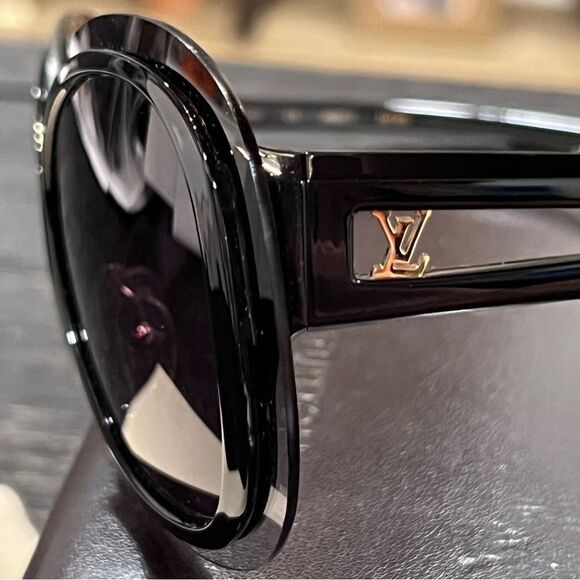 LOUIS VUITTON 
Sunglasses Z0453 Black - Picture 6 of 8
